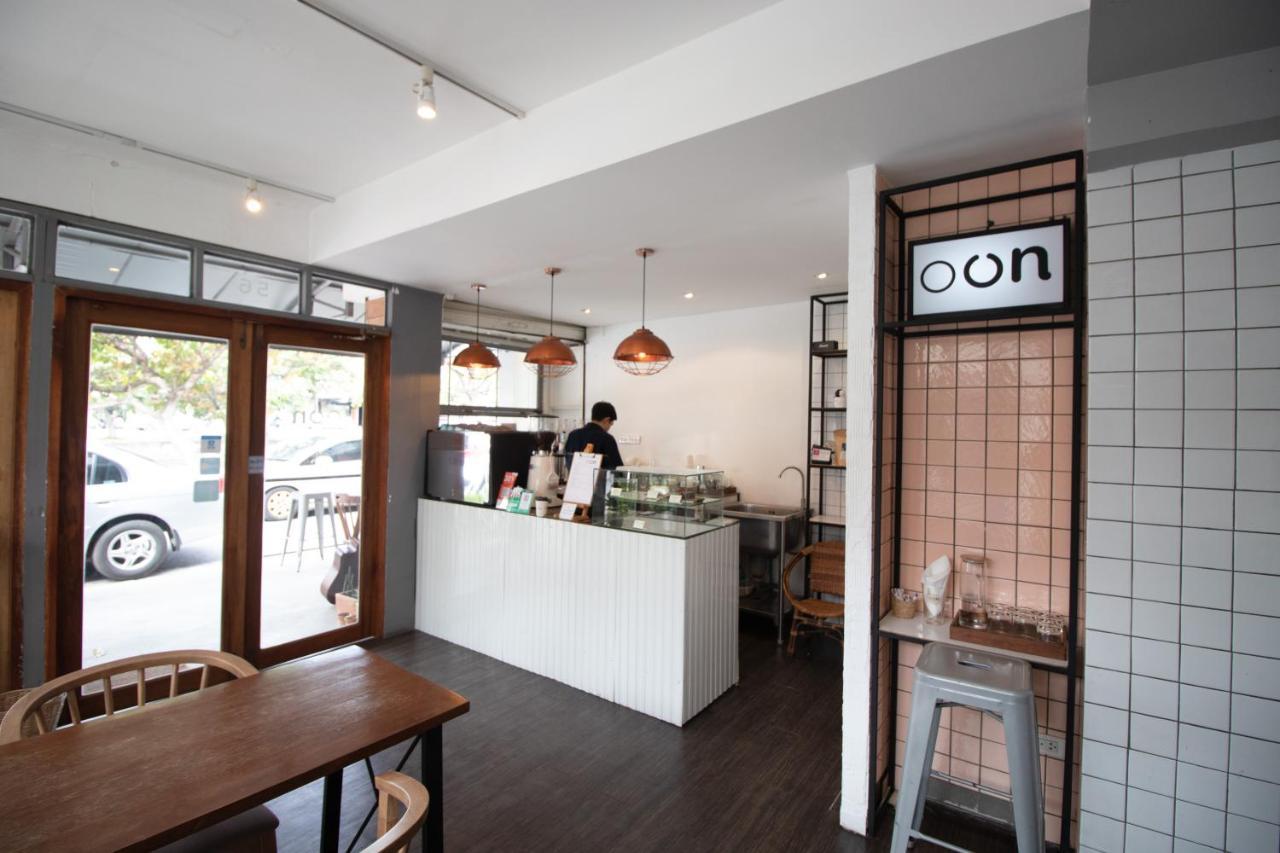 Oon Poshtel X Cafe Hostel เชียงใหม่ ภายนอก รูปภาพ