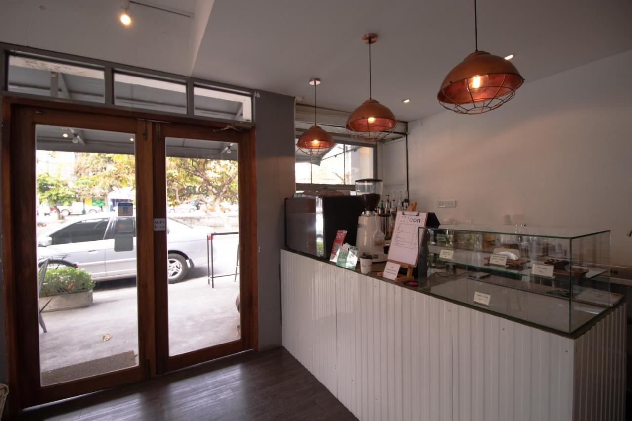Oon Poshtel X Cafe Hostel เชียงใหม่ ภายนอก รูปภาพ