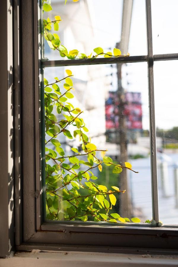 Oon Poshtel X Cafe Hostel เชียงใหม่ ภายนอก รูปภาพ